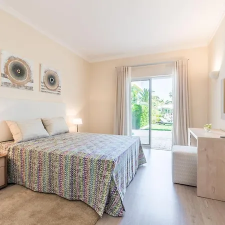 Apartament Sleeps 4 Pool Wifi T479884