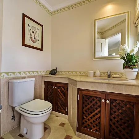 Apartment Sleeps 4 Pool Wifi T479884