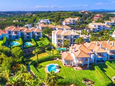 Sleeps 4 Pool Wifi T479884 Apartment